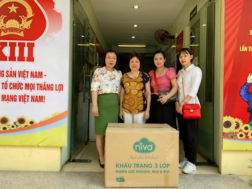 Chương trình từ thiện tháng 6: Tặng 2500 khẩu trang kháng khuẩn tại UBND phường Thụy Khuê, quận Tây Hồ, TP Hà Nội.